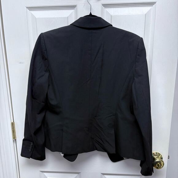 Ann Taylor Black Blazer, Cropped, Waist Length, Size 12P, Petite Jacket - Picture 3 of 10